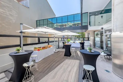 Terrasse composite CDECK — Hôtellerie & restauration, coloris Natural Beech
