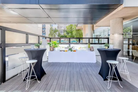 Terrasse composite CDECK — Hôtellerie & restauration, coloris Natural Beech