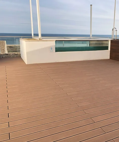 Terrasse composite CDECK — Hôtellerie & restauration, coloris Bois Rouge