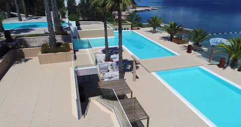 Terrasse composite CDECK — Hôtellerie & restauration, coloris Beige Hêtre