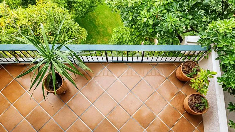 Terraza exterior de gres porcelánico