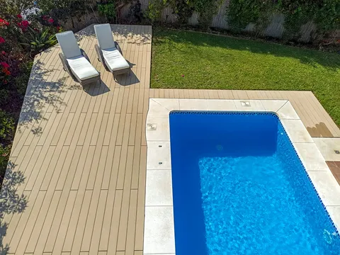 Terrasse composite CDECK — Tour de piscine, coloris Beige Hêtre