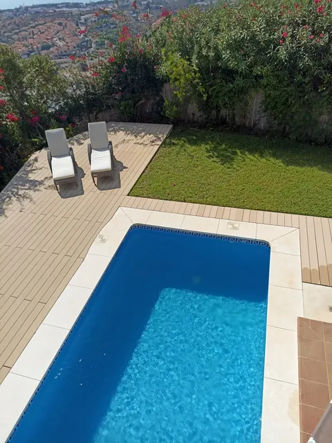 Terrasse composite CDECK — Tour de piscine, coloris Beige Hêtre