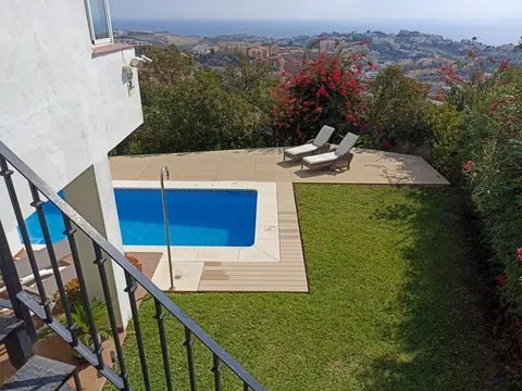 Terrasse composite CDECK — Tour de piscine, coloris Beige Hêtre