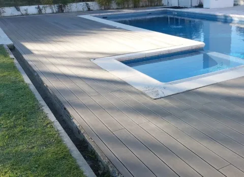 Terrasse composite CDECK — Tour de piscine, coloris Chocolat