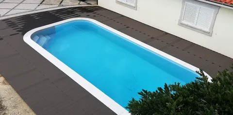 Terrasse composite CDECK — Tour de piscine, coloris Chocolat