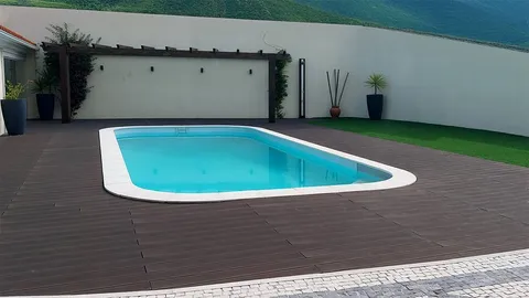 Terrasse composite CDECK — Tour de piscine, coloris Chocolat