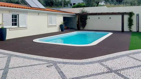Terrasse composite CDECK — Tour de piscine, coloris Chocolat