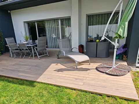 Tarima composite CDECK — Jardín y alrededores, color Natural Beech