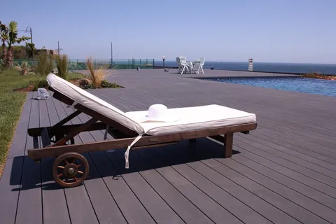 Terrasse composite CDECK — Tour de piscine, coloris Noir