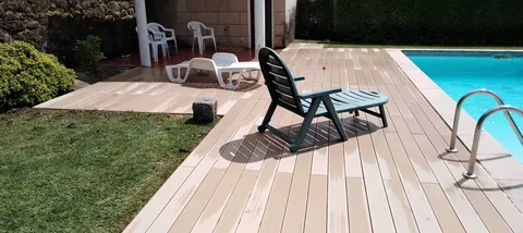 Terrasse composite CDECK — Tour de piscine, coloris Bois Rouge