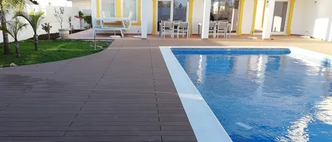 Terrasse composite CDECK — Tour de piscine, coloris Bois Rouge