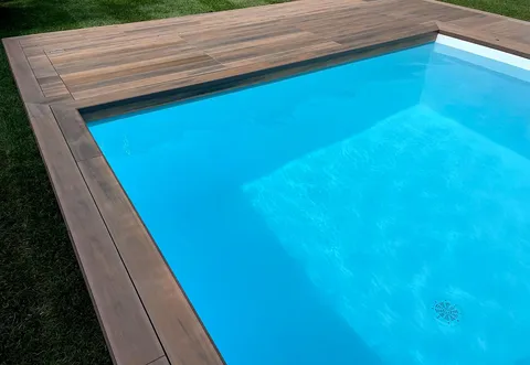 Terrasse composite CDECK — Tour de piscine, coloris Soft Oak