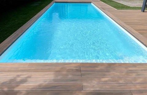 Terrasse composite CDECK — Tour de piscine, coloris Soft Oak
