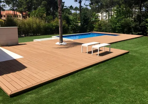 Terrasse composite CDECK — Tour de piscine, coloris Bois Rouge