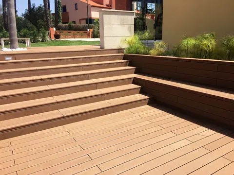 Terrasse composite CDECK — Finitions & accessoires, coloris Bois Rouge