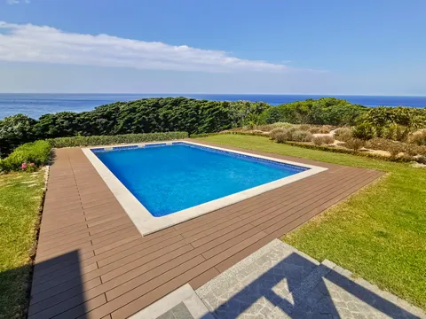 Terrasse composite CDECK — Tour de piscine, coloris Bois Rouge