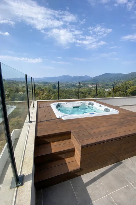 Terrasse composite CDECK — Tour de piscine, coloris American Walnut