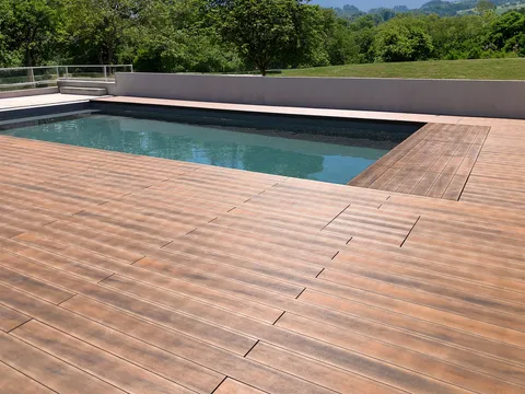Terrasse composite CDECK — Tour de piscine, coloris American Walnut