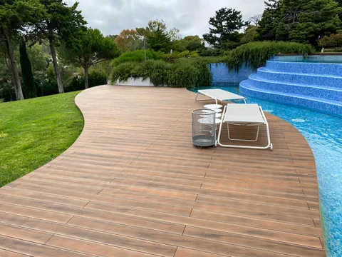 Terrasse composite CDECK — Tour de piscine, coloris American Walnut