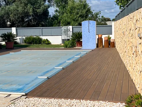 Terrasse composite CDECK — Tour de piscine, coloris American Walnut