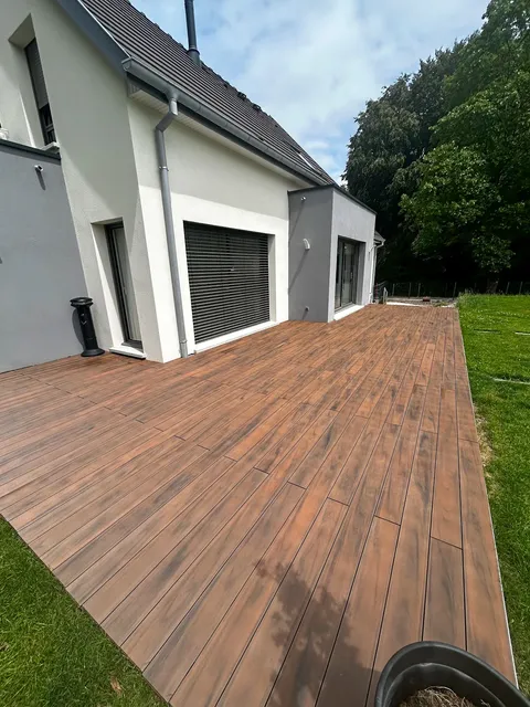 Tarima composite CDECK — Jardín y alrededores, color American Walnut