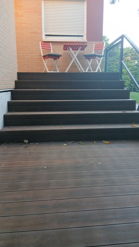 Tarima composite CDECK — Jardín y alrededores, color American Walnut