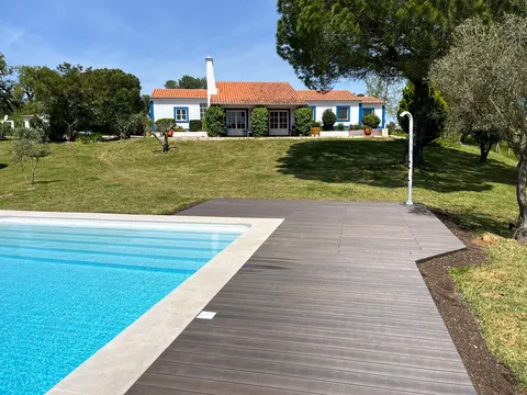 Terrasse composite CDECK — Tour de piscine, coloris Dark Walnut