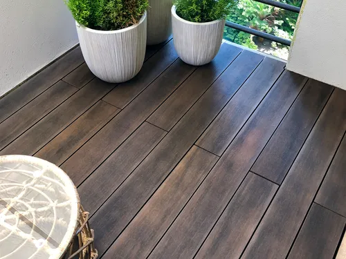 Varanda com deck compósito CDECK WUUDE® cor Dark Walnut