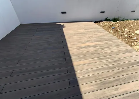 Tarima composite CDECK — Jardín y alrededores, color Natural Beech