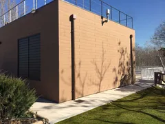 CWALL® façade cladding in Redwood: building with a rooftop terrace