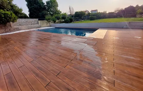 Terrasse composite CDECK — Tour de piscine, coloris American Walnut