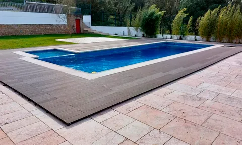Terrasse composite CDECK — Tour de piscine, coloris Chocolat