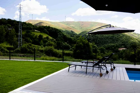 Terrasse composite CDECK — Tour de piscine, coloris Chocolat
