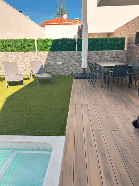Terrasse composite CDECK — Tour de piscine, coloris Natural Beech