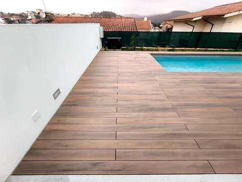 Terrasse composite CDECK — Tour de piscine, coloris Soft Oak
