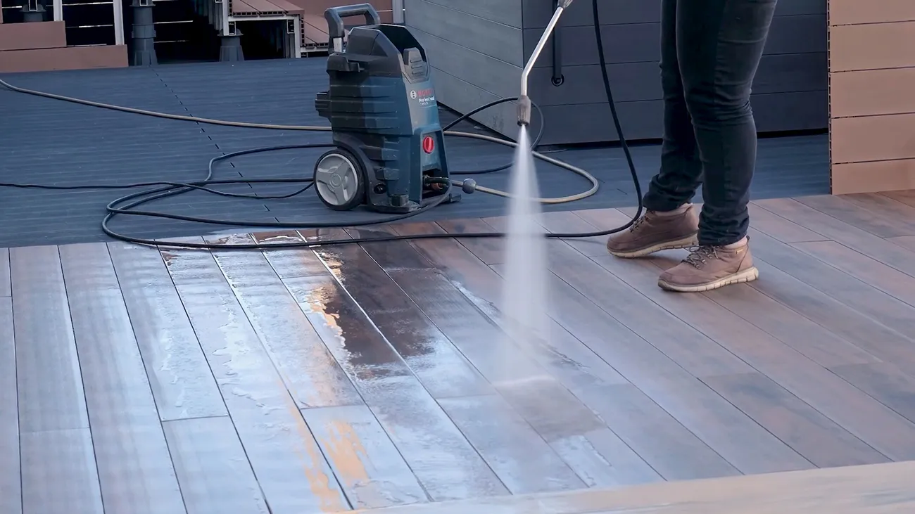 Mantenimiento de una tarima composite CDECK WUUDE®