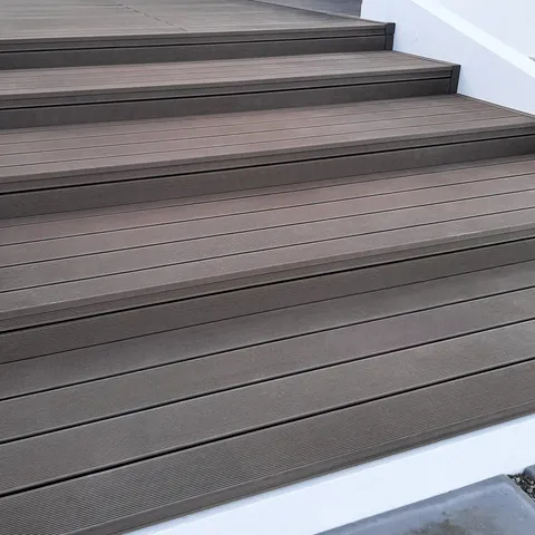 Nez de marche — terrasse composite CDECK, coloris Chocolat