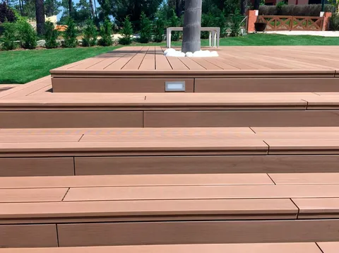 Nez de marche — terrasse composite CDECK, coloris Bois Rouge