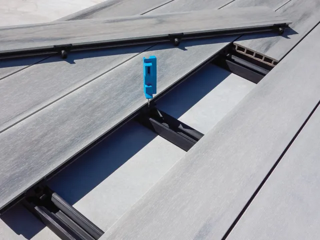 Instalación de la tarima CDECK WUUDE®, con el sistema Quick-Fix® a la vista