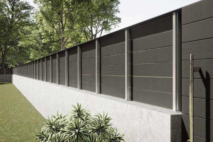 Vedação exterior em compósito CFENCE na cor Negro em moradia