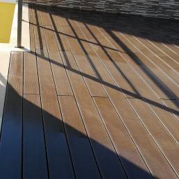 Pormenor de deck compósito CDECK na cor chocolate