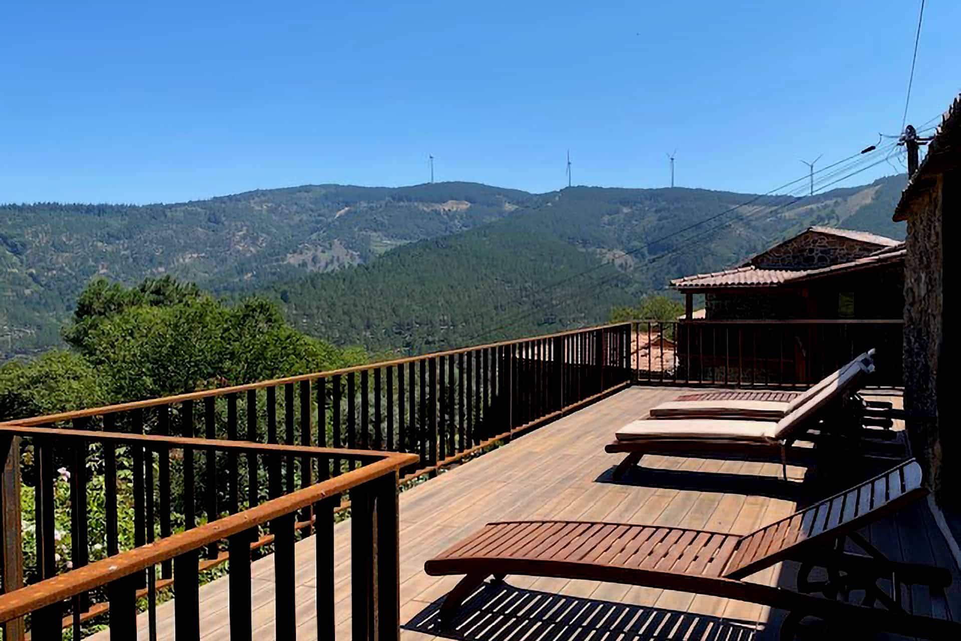 CDECK WUUDE composite decking in American walnut colour on a balcony