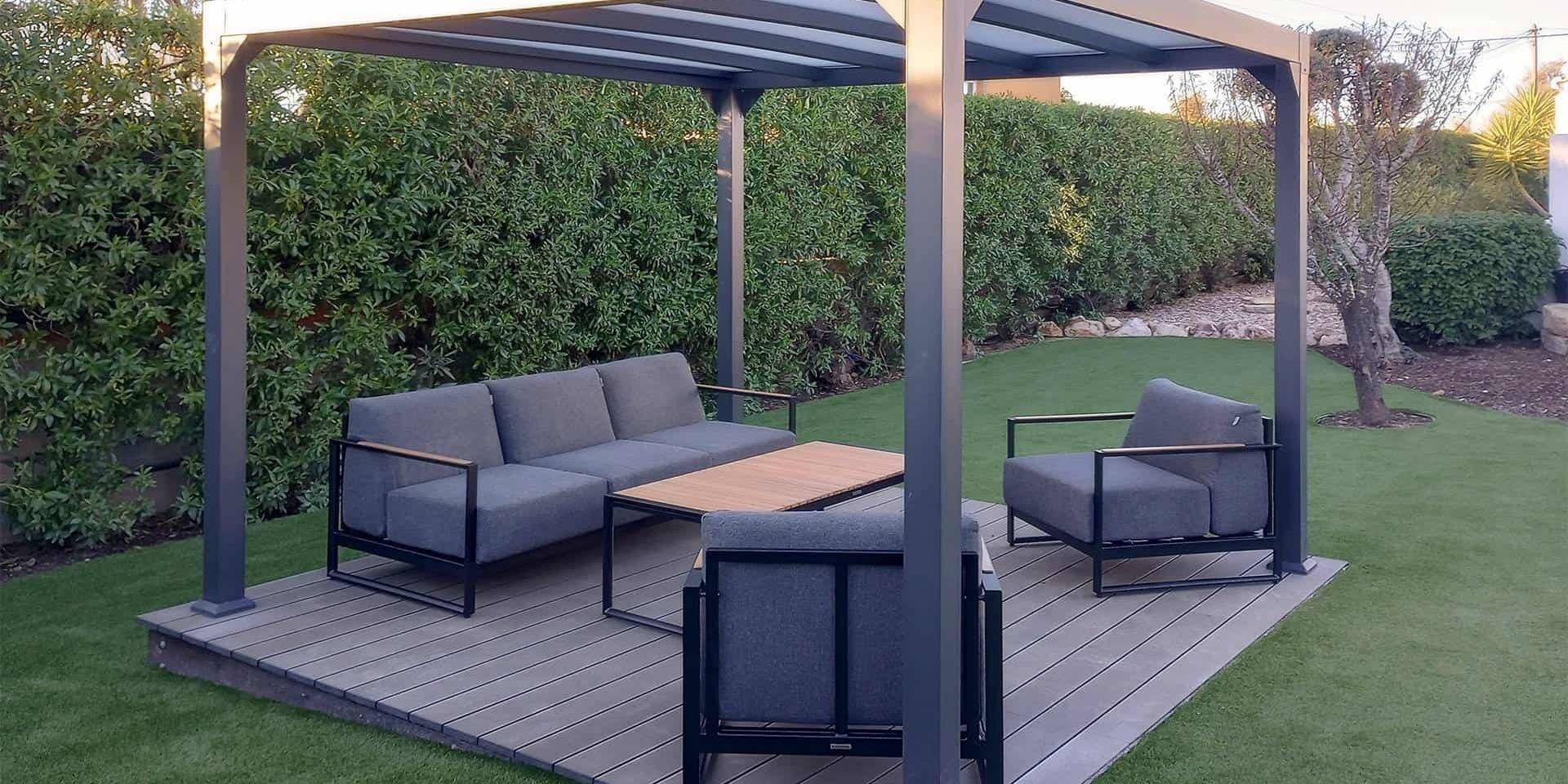 Tarima composite CDECK Original en jard&iacute;n