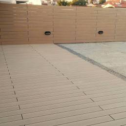 Deck compósito CDECK Original na cor bege faia em pavimento exterior