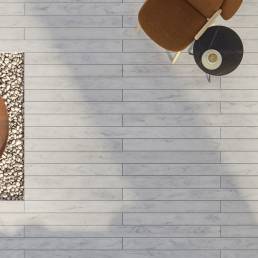 Deck compósito CDECK WUUDE na cor nordic oak em pavimento exterior