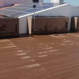Deck compósito CDECK Original na cor redwood em terraço