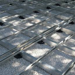 Como aplicar deck comp&oacute;sito sobre terra