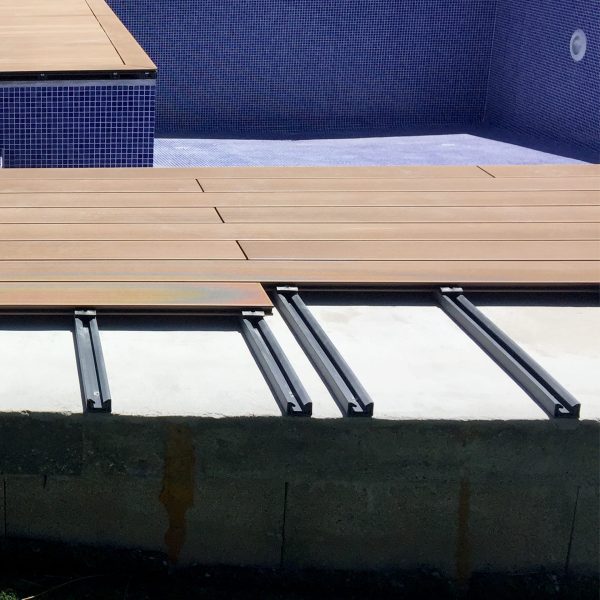 Instalação de deck compósito com apoio de PVC