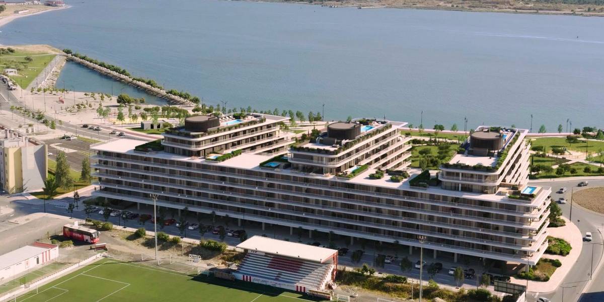CDECK composite decking installed on a rooftop at Nooba (Setúbal)